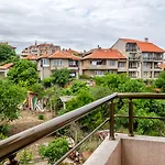 Dom Mladenovi Sozopol