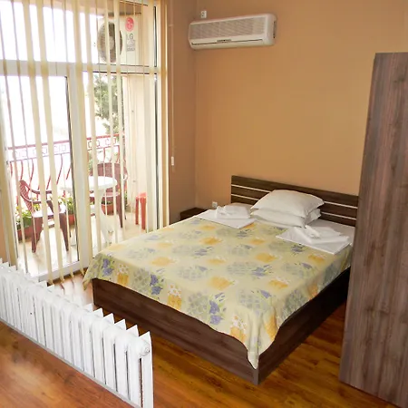 Dom Mladenovi بيت ضيافة 3*