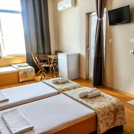 Dom Mladenovi بيت ضيافة