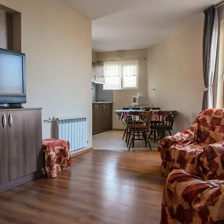 Dom Mladenovi سوزوبول