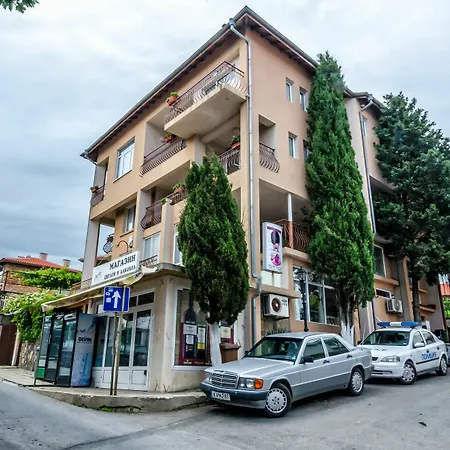 Dom Mladenovi Sosopol