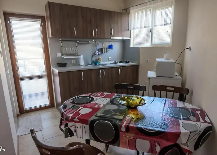 Guest house Dom Mladenovi