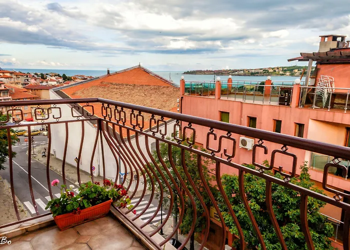 Guest house Dom Mladenovi 3*