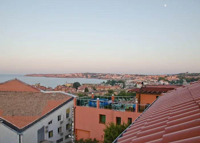 Dom Mladenovi Sozopol