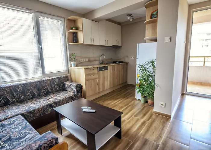 Dom Mladenovi 3* Sozopol