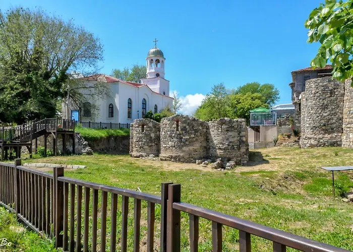 Dom Mladenovi Sozopol