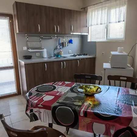 Guest house Dom Mladenovi