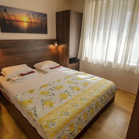 Dom Mladenovi 4* Sozopol