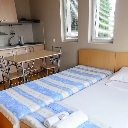 Dom Mladenovi 4* Sozopol