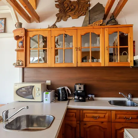 Guest house Dom Mladenovi 3*