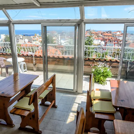 Dom Mladenovi Guest house