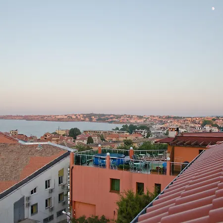 Dom Mladenovi Sozopol