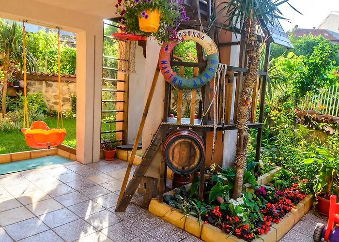 Dom Mladenovi 3* Süzebolu