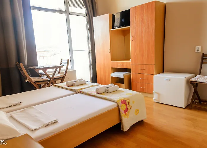 Dom Mladenovi Konukevi