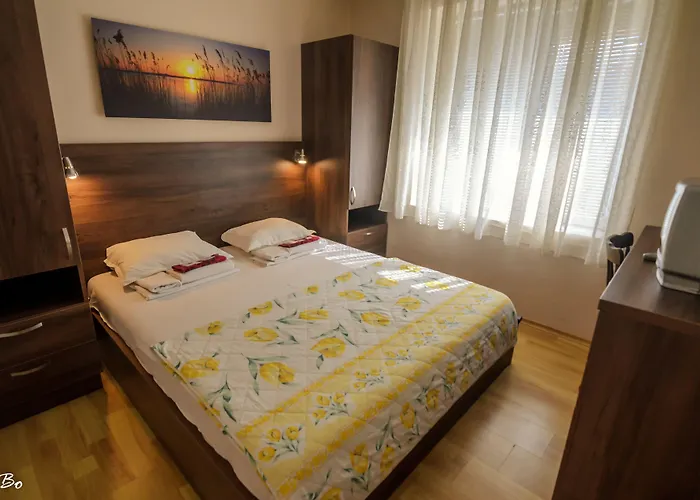 Dom Mladenovi 3* Süzebolu