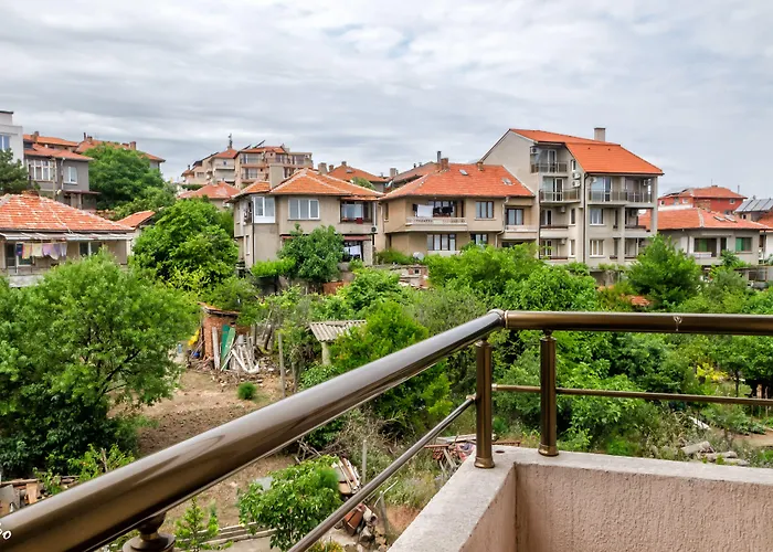 Dom Mladenovi Süzebolu