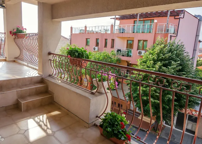 Dom Mladenovi 3* Süzebolu