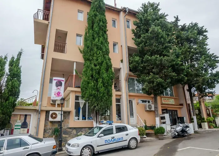 Dom Mladenovi Konukevi