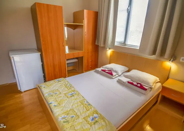 Konukevi Dom Mladenovi 3*